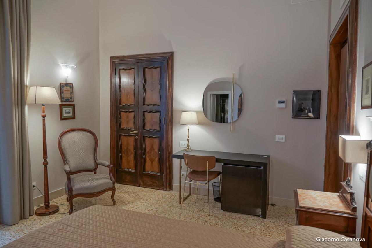 Dimora Donna Elena By Ranieri Bed & Breakfast Naples Exterior photo